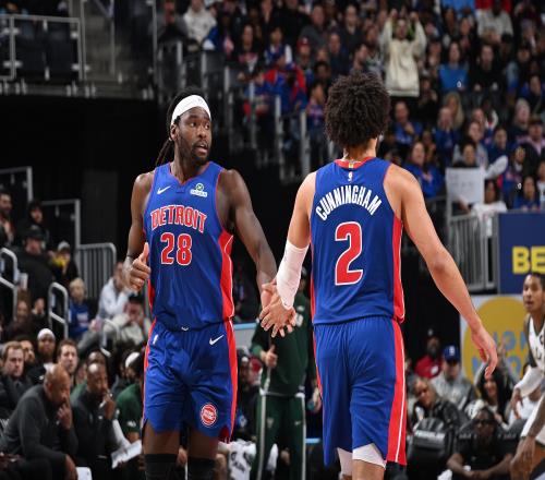 吉莱斯皮抓,住对手分心,布克,足球比分直播,zuqiubifen,即时比分,竞彩足球比分直播,bifenzhibo,足彩即时比分直播网